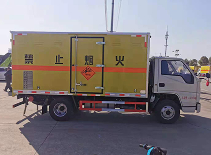 下花园爆破器材运输车技术升级与安全合规新趋势